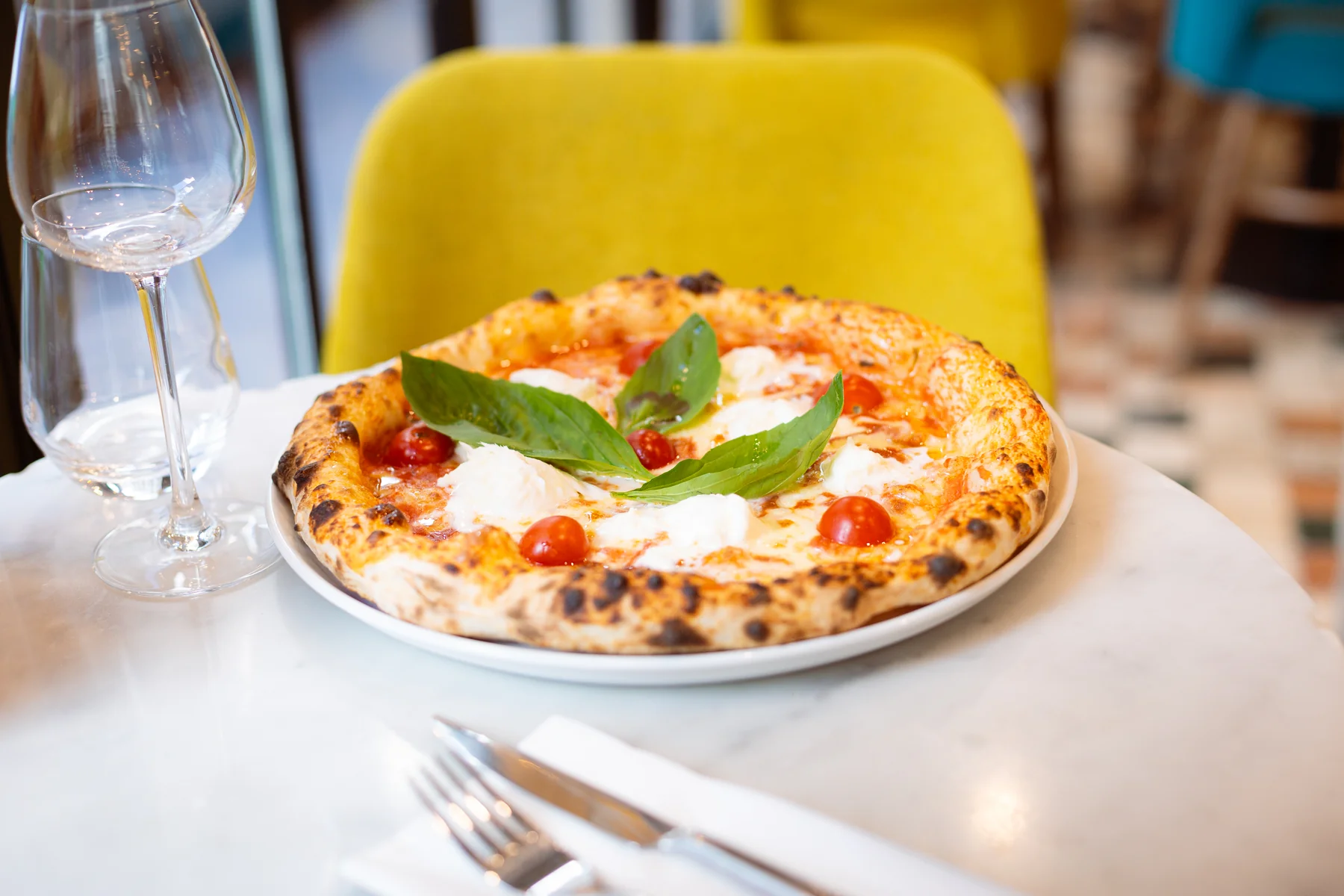 Pizza servie chez Perlamatta